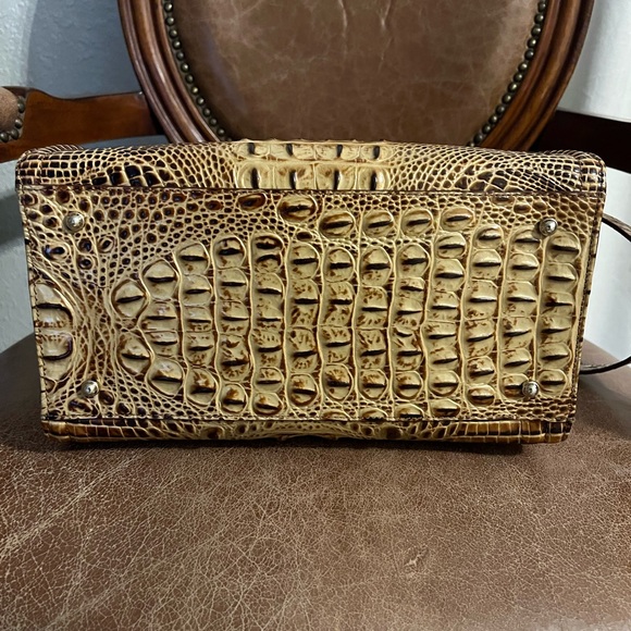 Elegant Crocodile Pattern Tan Handbag